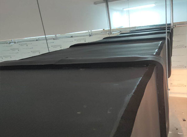 通風管道橡塑海綿保溫施工.jpg 通風管道橡塑海綿保溫施工.jpg