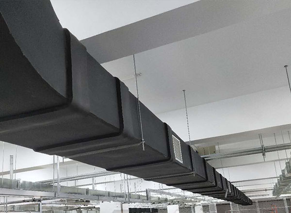 通風管道橡塑海綿保溫現場圖.jpg 通風管道橡塑海綿保溫現場圖.jpg